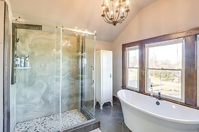 5 Mi to Marion Reservoir: Wizard of Oz-themed Home