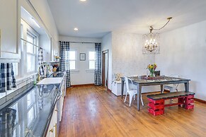 5 Mi to Marion Reservoir: Wizard of Oz-themed Home