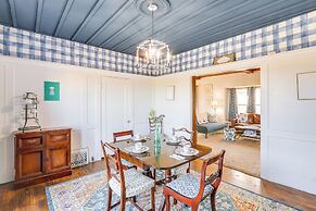 5 Mi to Marion Reservoir: Wizard of Oz-themed Home