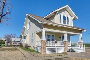 5 Mi to Marion Reservoir: Wizard of Oz-themed Home