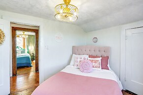 5 Mi to Marion Reservoir: Wizard of Oz-themed Home