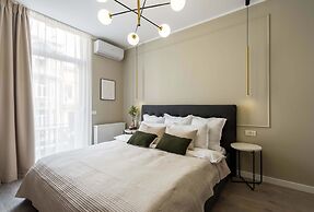 Elegant & Bright 2BR - Steps From Old Town