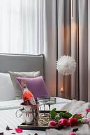 Elegant & Bright 2BR - Steps From Old Town