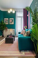 Elegant & Bright 2BR - Steps From Old Town