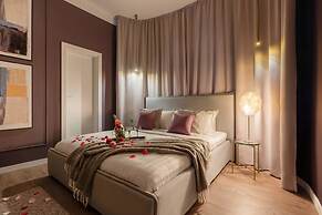 Elegant & Bright 2BR - Steps From Old Town