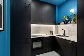 Elegant & Bright 2BR - Steps From Old Town