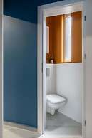 Elegant & Bright 2BR - Steps From Old Town