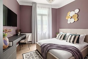 Elegant & Bright 2BR - Steps From Old Town