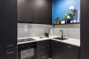 Elegant & Bright 2BR - Steps From Old Town