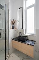 Elegant & Bright 2BR - Steps From Old Town