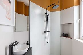 Elegant & Bright 2BR - Steps From Old Town