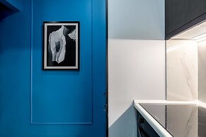 Elegant & Bright 2BR - Steps From Old Town