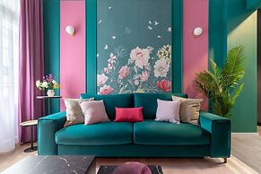 Elegant & Bright 2BR - Steps From Old Town