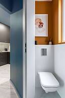 Elegant & Bright 2BR - Steps From Old Town