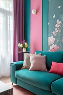 Elegant & Bright 2BR - Steps From Old Town