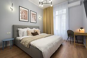 Elegant & Bright 2BR - Steps From Old Town