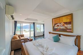 Luxurious 5-bedroom Pool Villa in Heart of Patong, Phuket