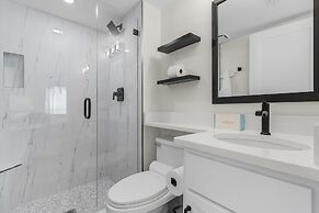 Seaside 209: Oceanview 2br/2ba Condo With Pool, Steps To Beach 2 Bedro