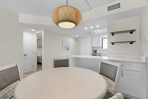 Seaside 209: Oceanview 2br/2ba Condo With Pool, Steps To Beach 2 Bedro