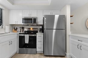 Seaside 209: Oceanview 2br/2ba Condo With Pool, Steps To Beach 2 Bedro