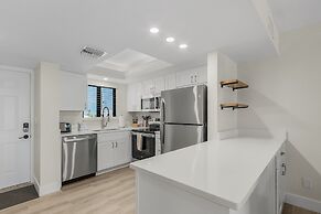 Seaside 209: Oceanview 2br/2ba Condo With Pool, Steps To Beach 2 Bedro