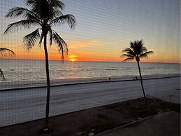 Seaside 209: Oceanview 2br/2ba Condo With Pool, Steps To Beach 2 Bedro