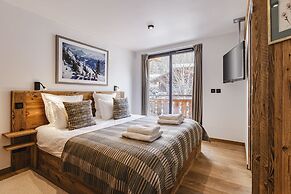 Chalet Black Squirrel Luxury Retreat With hot tub Sauna