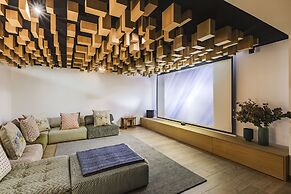 Chalet Black Squirrel Luxury Retreat With hot tub Sauna