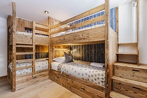 Chalet Black Squirrel Luxury Retreat With hot tub Sauna
