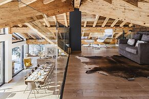 Chalet Black Squirrel Luxury Retreat With hot tub Sauna
