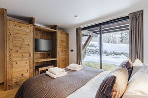 Chalet Black Squirrel Luxury Retreat With hot tub Sauna