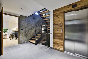 Chalet Black Squirrel Luxury Retreat With hot tub Sauna
