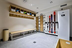 Chalet Black Squirrel Luxury Retreat With hot tub Sauna
