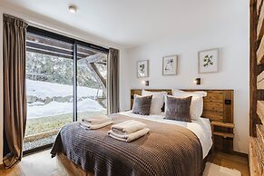 Chalet Black Squirrel Luxury Retreat With hot tub Sauna