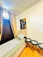 Cozy 2BR Apt Sleeps 6 Direct City Access