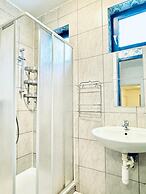 Cozy 2BR Apt Sleeps 6 Direct City Access