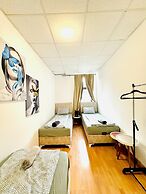 Cozy 2BR Apt Sleeps 6 Direct City Access