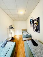 Cozy 2BR Apt Sleeps 6 Direct City Access