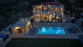 Villa Aurora Luxurius Living