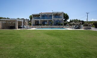 Villa Aurora Luxurius Living