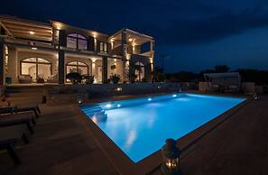 Villa Aurora Luxurius Living