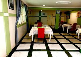 Lloyds Beach Resort & Hotel