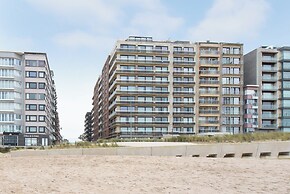 Apartment in Middelkerke With Beach Views
