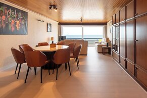 Apartment in Middelkerke With Beach Views