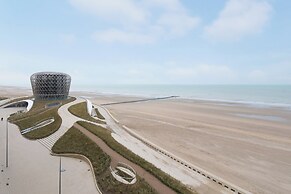Apartment in Middelkerke With Beach Views