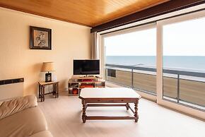 Apartment in Middelkerke With Beach Views
