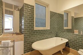 Baixa Apartment by Les Deux Mariettes