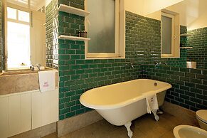 Baixa Apartment by Les Deux Mariettes