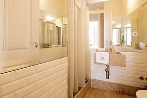 Baixa Apartment by Les Deux Mariettes