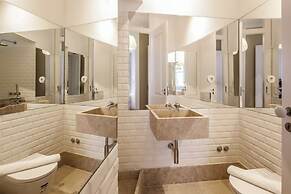 Baixa Apartment by Les Deux Mariettes